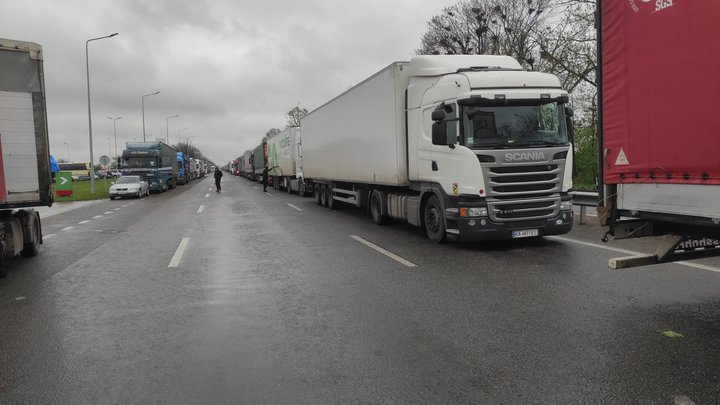 Romania border trucks Ukraine