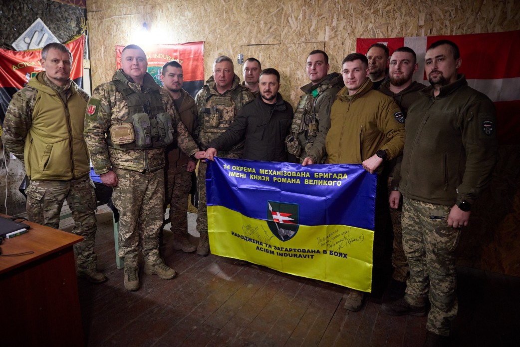 Zelenskyy visits frontline positions of Ukrainian troops in Kupiansk sector (photos)