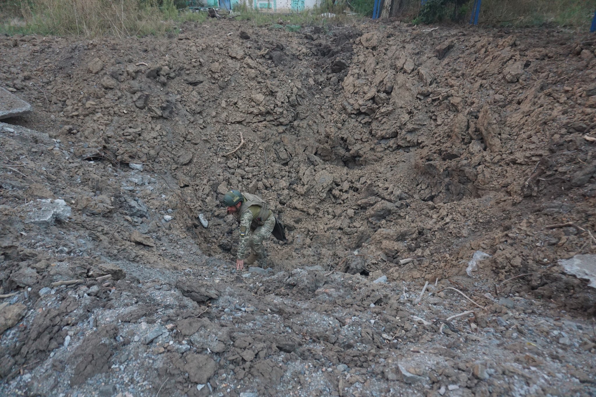 Guided aerial bomb crater Ukraine