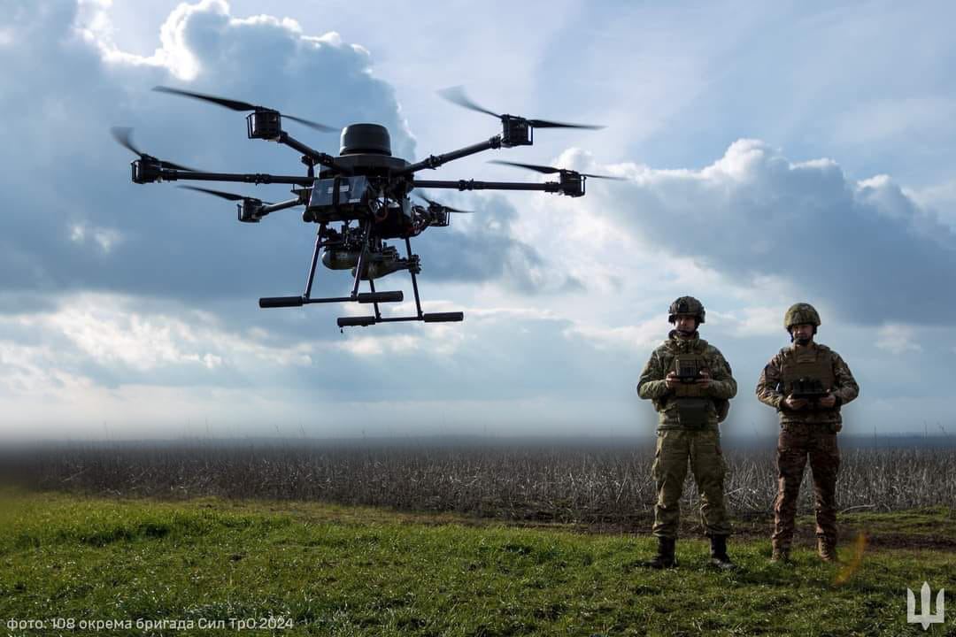 Ukrainian soldiers controlling a drone. Illustrative photo. Credit: General Staff of Ukraine.