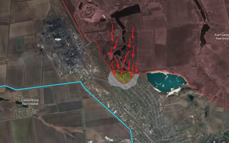 Russian troops are 1 kilometer from the main Ukrainian supply route in Avdiivka