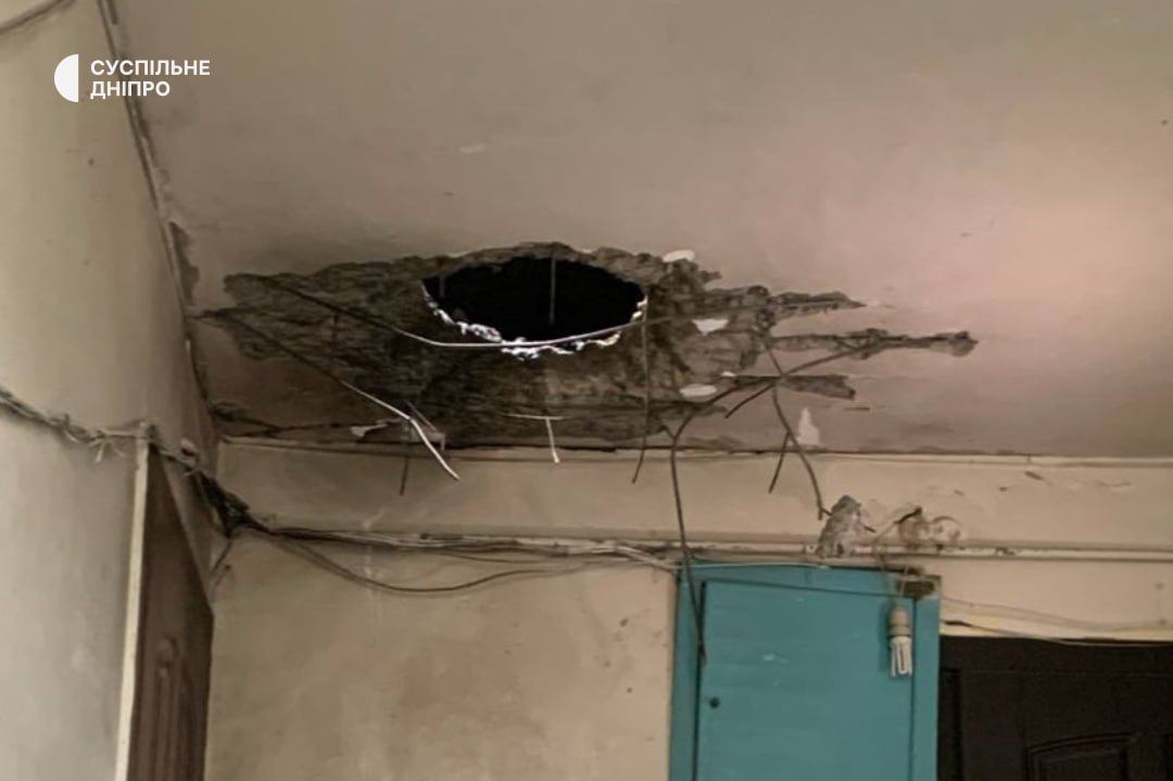 Hole in the roof of a five-storey building from a Shahed drone crash in Kryvyi Rih, Dnipropetrovsk Oblast, on 18 March 2024. Photo via Suspilne