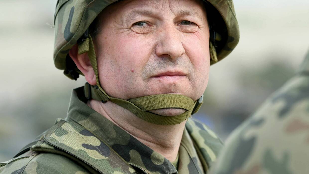 Polish General overseeing Ukrainian soldier training dismissed amid probe