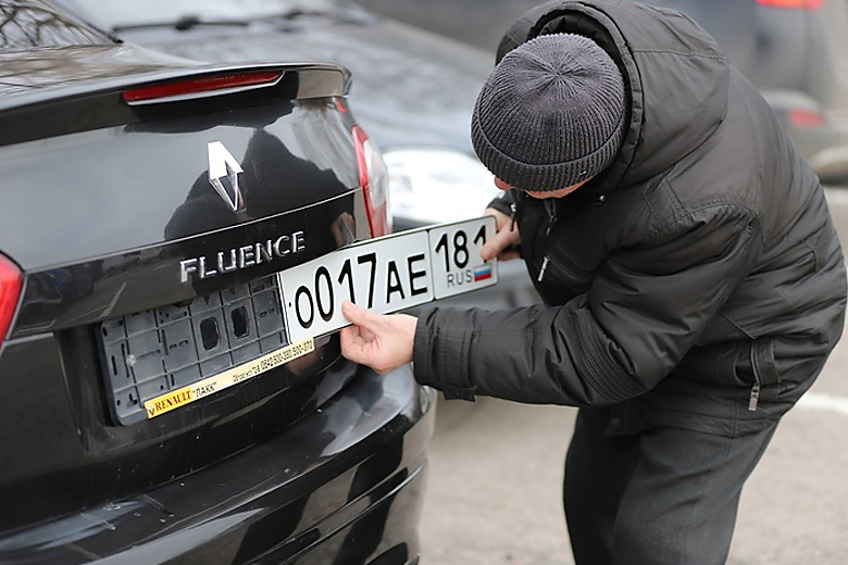 Lithuania seizes car with Russian license plates at border for first time