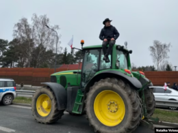 Passenger buses barred at Ukraine border by Polish farmer blockade