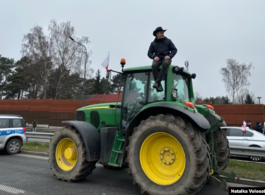 Passenger buses barred at Ukraine border by Polish farmer blockade