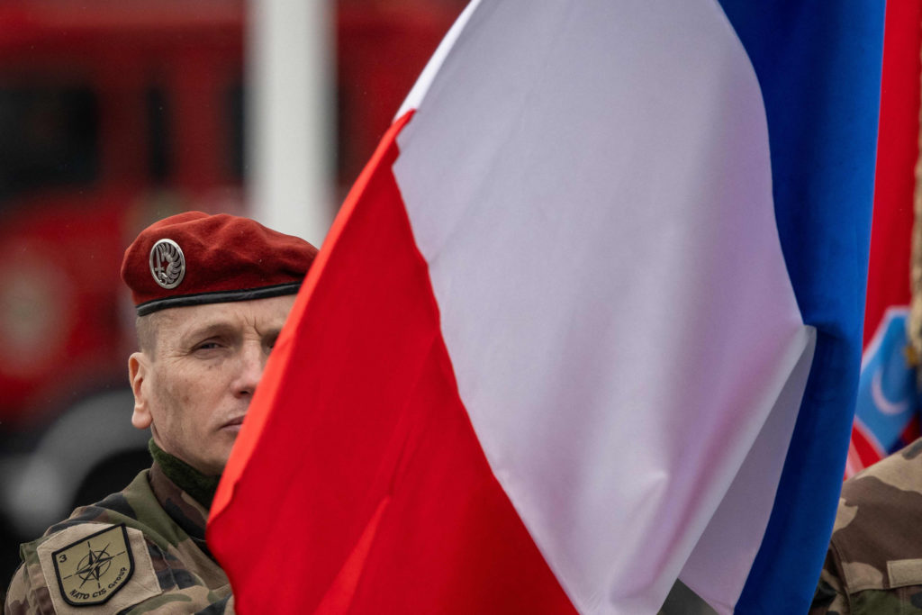 Among French youth, half would be ready to fight in Ukraine to defend France