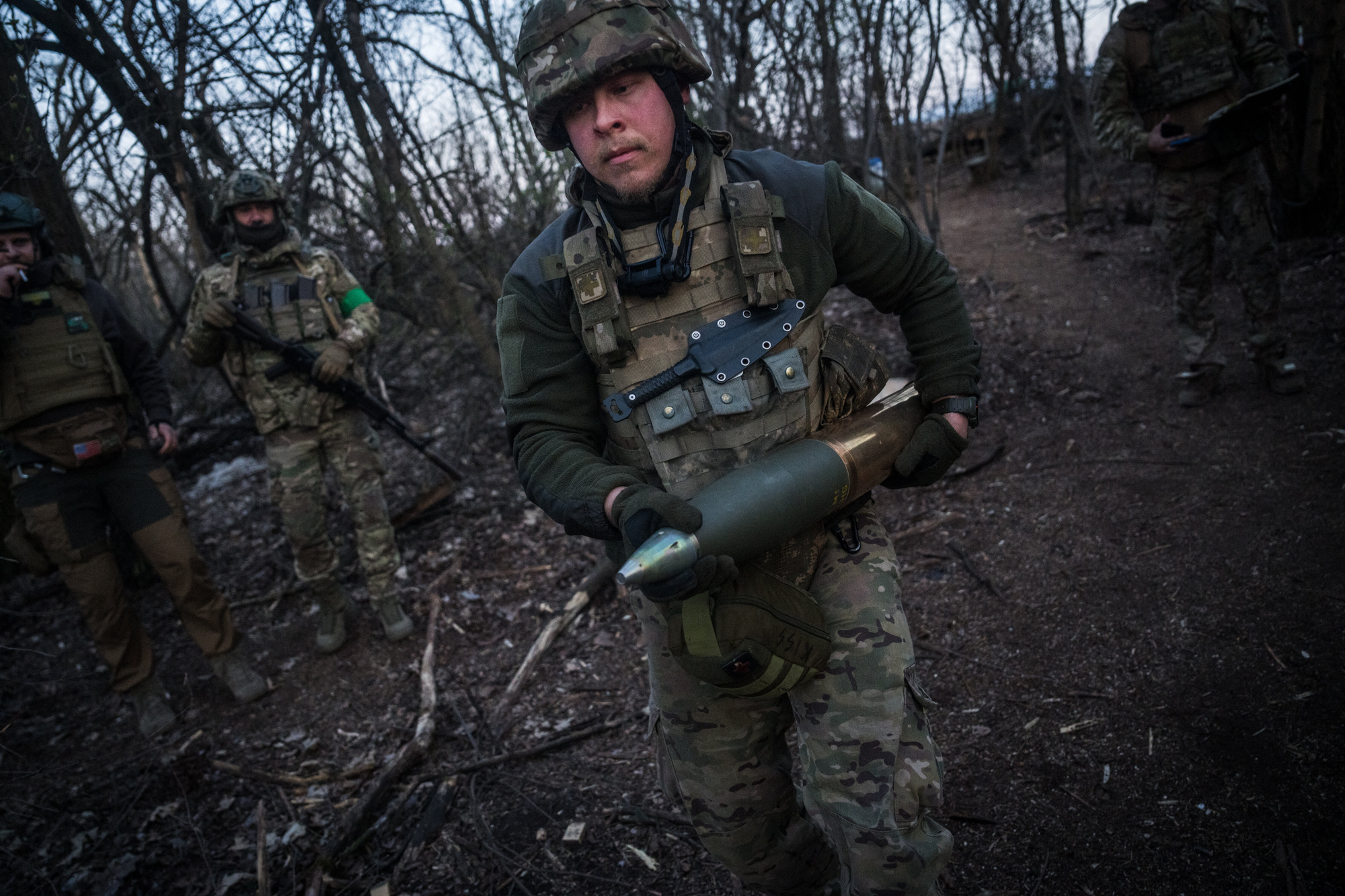 Ukrainian servicemen of Azov brigade are seen at an artillery position in the direction of Lyman