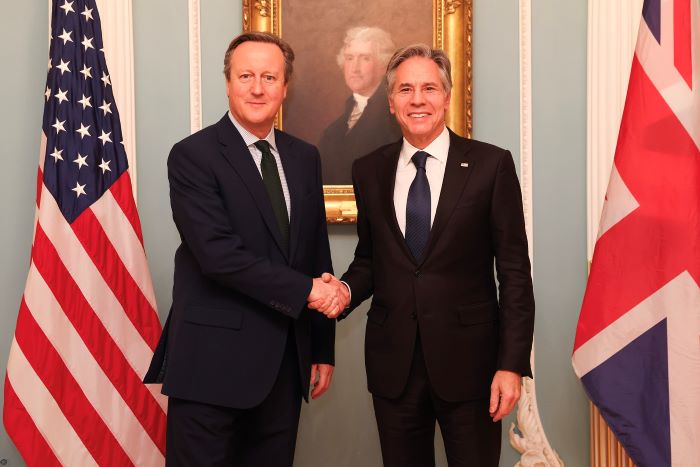 UK foreign secretary Cameron heads to US to lobby for Ukraine aid