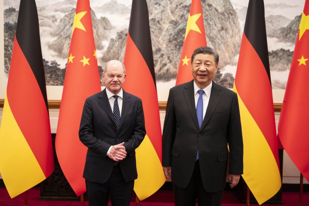 Olaf Scholz and Xi Jinping at a meeting in Beijing 16/04/2024