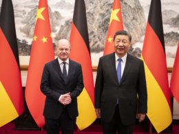 Olaf Scholz and Xi Jinping at a meeting in Beijing 16/04/2024