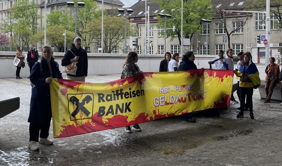 protest Raiffeisen bank Russia