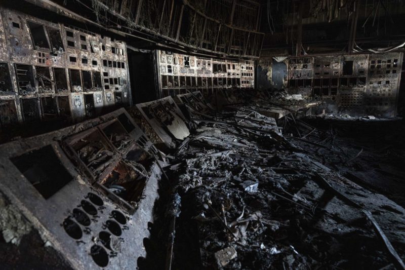 Russian strikes leave Ukrainian civilians in eight regions without ...