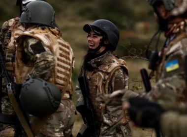 Ukrianian female soldiers