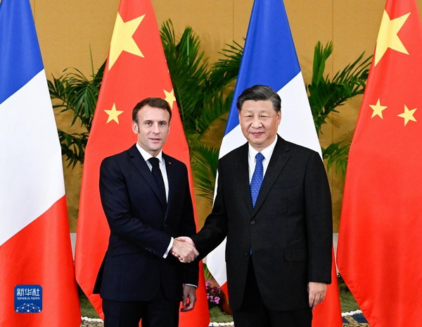 President Xi Jinping Meets with French President Emmanuel