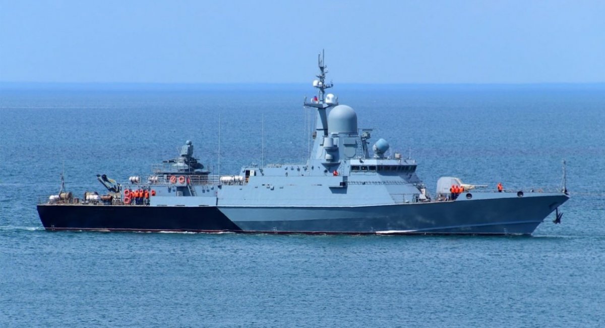 ukraine destroys tsyklon russia's last surface kalibr missile ship occupied crimea russian black sea fleet's project 22800 karakurt-class tsiklon april 2022 defense express