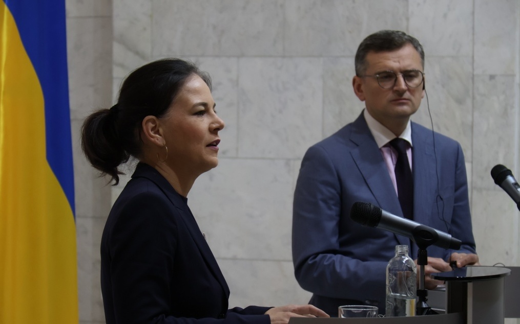 Annalena Baerbock Federal Minister for Foreign Affairs of Germany and Kuleba Zelenskyy military aid in Kyiv