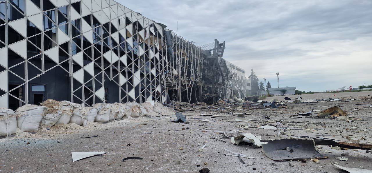 russia destroys zaporizhzhia airport terminal destroyed russian missile attack 26 may 2024 tme/magomedov_mus 20240527090913-7059