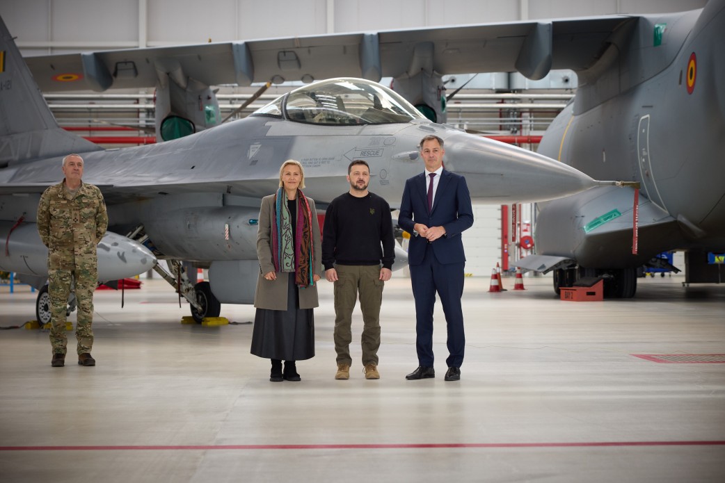 zelenskyy tours melsbroek base meets ukrainian f-16 pilot trainees belgian defense minister ludivine dedonder president volodymyr prime alexander de croo visiting air where personnel has been undergoing training 28 my