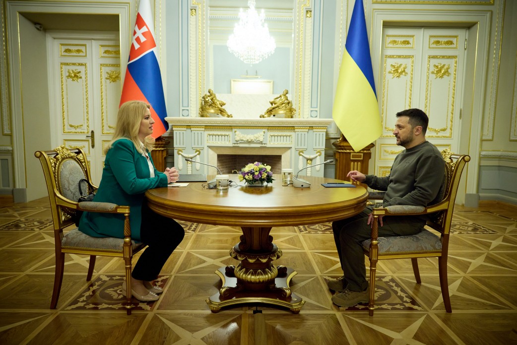 Zelenskyj počas stretnutia s prezidentkou Zuzanou Čaputovou v Kyjeve vyzýva spojencov, aby urýchlili dodávky zbraní