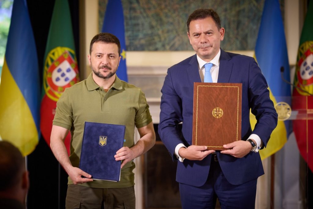 lisbon pledges €126 mn defense assistance security pact kyiv president ukraine volodymyr zelenskyy (l) prime minister portugal luís montenegro (r) after signing bilateral agreement cooperation 28 may 2024 presidentgovua