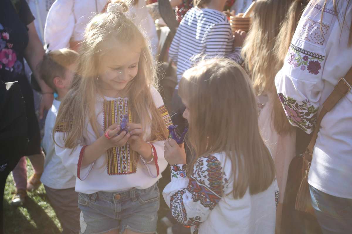 Shevchenko Grove Easter 2024 Lviv Ukraine girls children soloveyky toy festival 