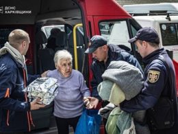 un sounds alarm dwindling ukraine humanitarian aid amid growing needs ukraine's emergency service workers evacuating elderly woman from northern kharkiv oblast dsns evacuates refugee