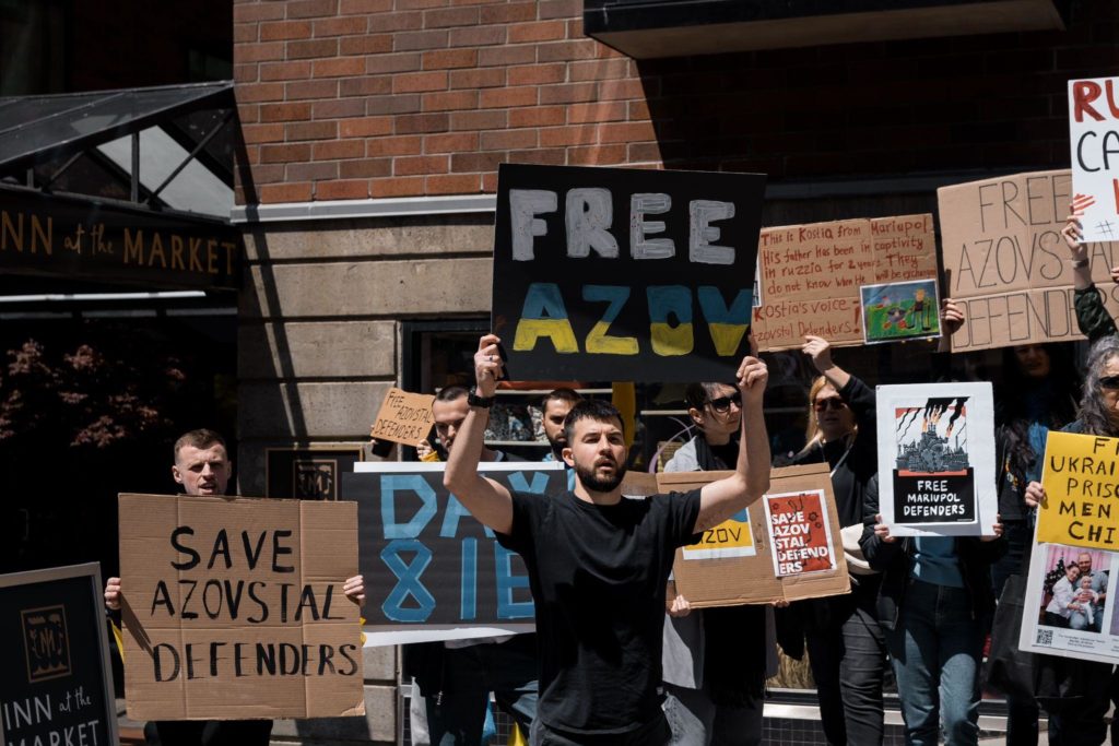 Ukrainian diaspora in the US rally to voice support for Azovstal defenders