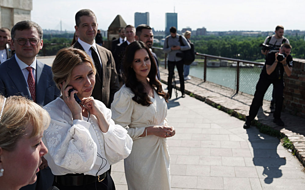 Ukraine’s first lady and foreign minister make their first visit to Serbia