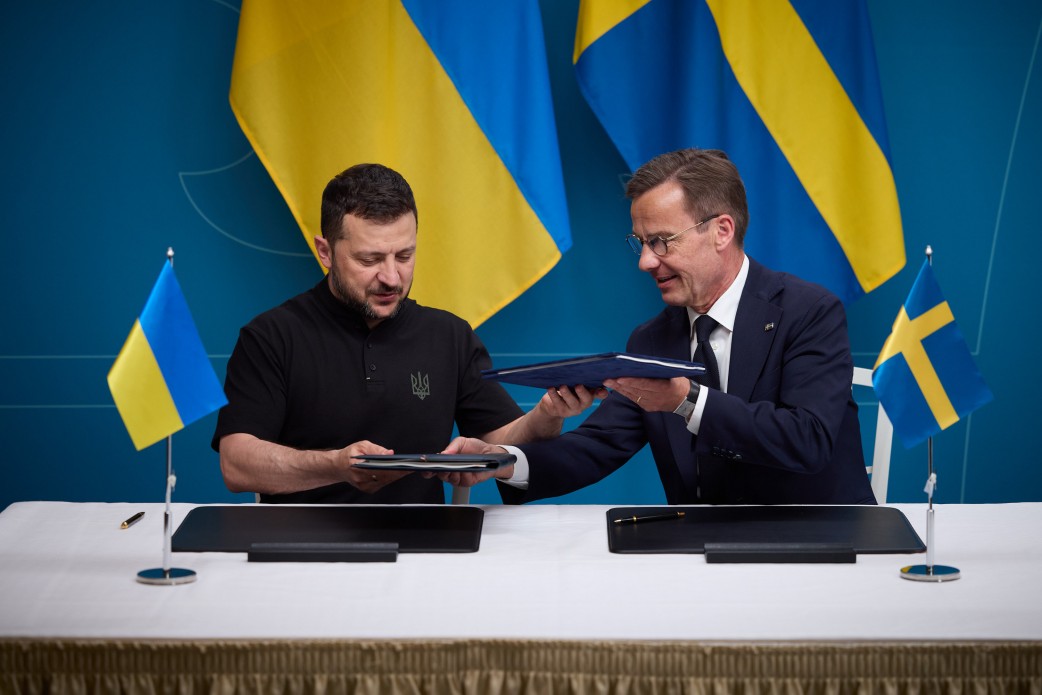 ukraine signs security pact sweden securing €65 bn president volodymyr zelenskyy prime minister ulf kristersson during signing agreement stockholm 31 may 2024 presidentgovua zelensky