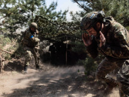Ukrainian soldiers firing artillery, illustrative image. Photo via Eastnews.ua.