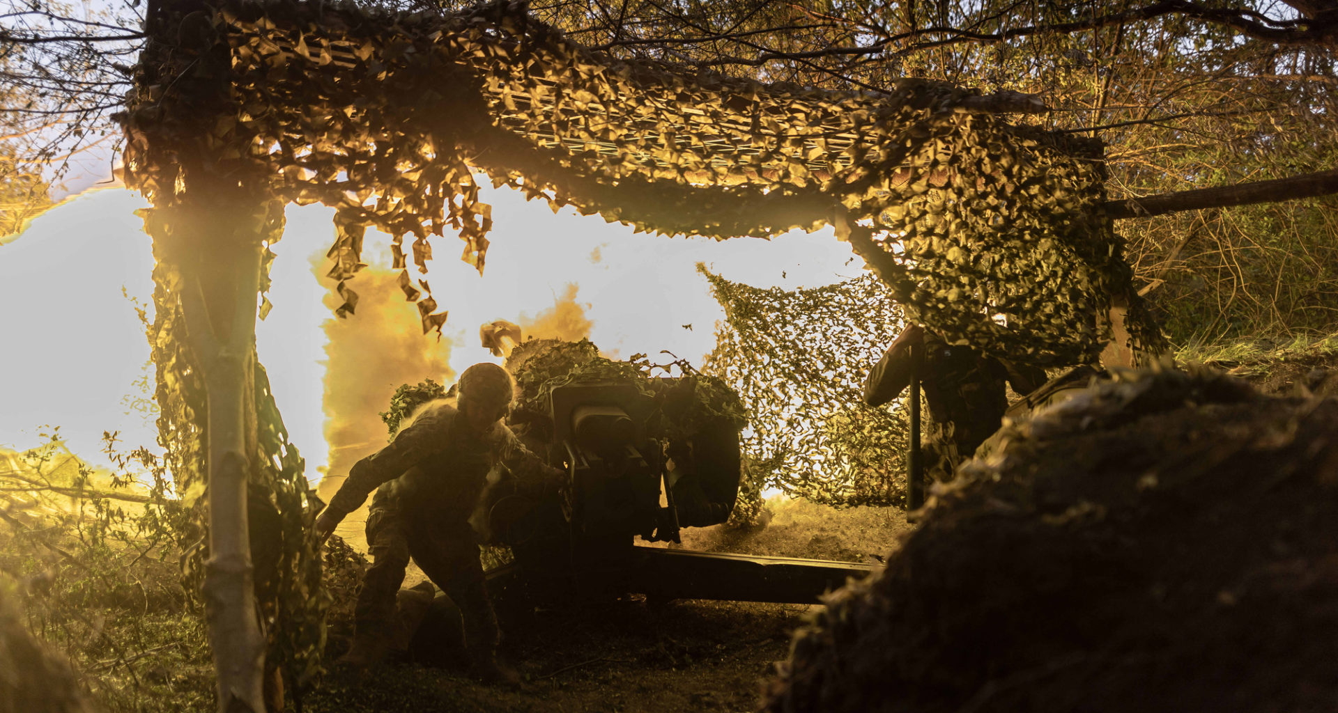 Ukrainian soldier firing artillery, illustrative image. Photo via Eastnews.ua.