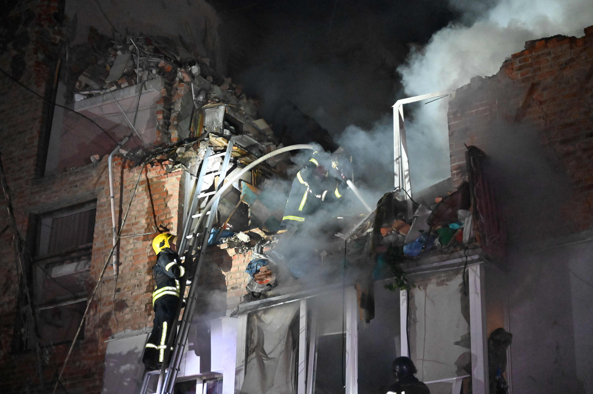 Rescuers extinguish a fire in an apartment building destroyed by a Russian missile attack in Kharkiv, illustrative image. Photo via Eastnews.ua.