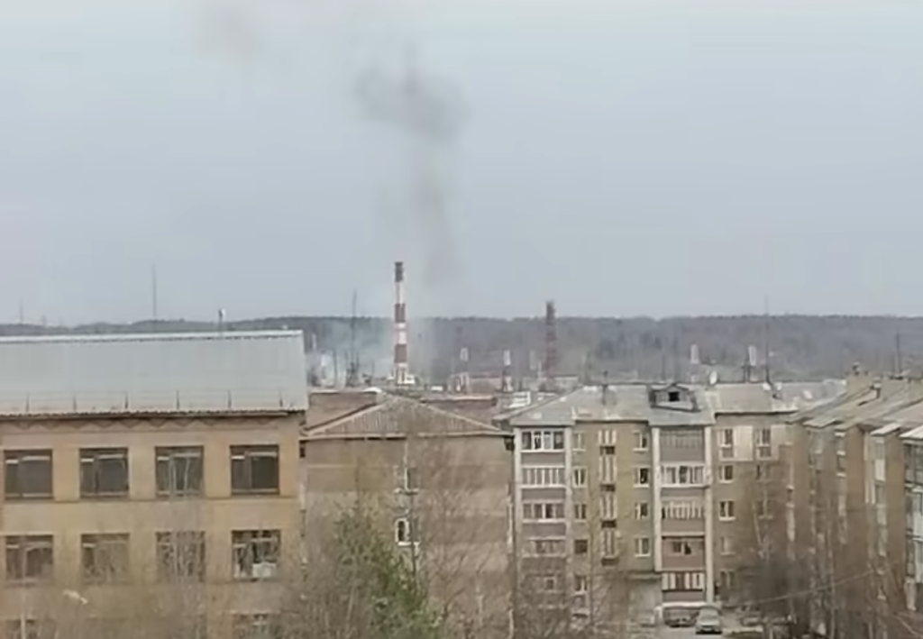 Fire erupts at another Russian oil refinery