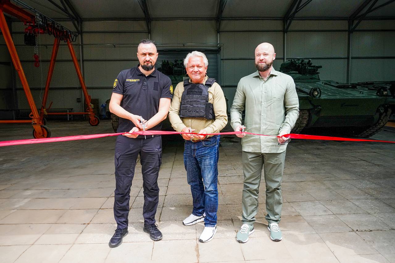 first joint rheinmetall-ukroboronprom armored production site operational ukraine ukraine's strategic industries minister oleksandr kamyshyn (left) rheinmetall ceo armin papperger (center) opening ceremony facility 10 june 2024 telegram/zalizni_zminy