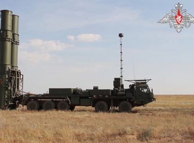 ukrainian intel elements russia's single s-500 air defense system relocated from moscow crimea launcher illustrative mod с-500_российский_зенитный_ракетный_комплекс