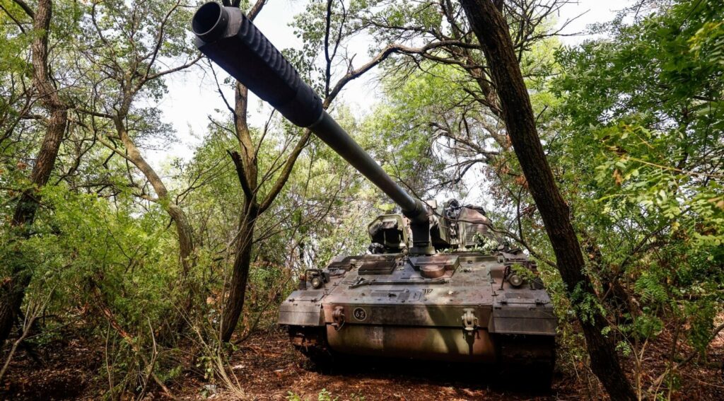 A Panzerhaubitze 2000 self-propelled howitzer. Image: RFE/RL