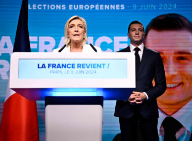 French far-right Rassemblement National (RN) party leader Marine Le Pen (L) and party President Jordan Bardella. Photo via Eastnews.ua.