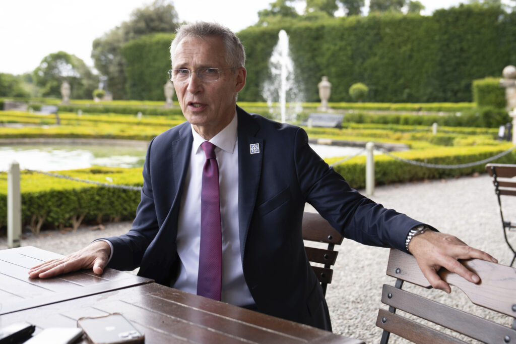 Stoltenberg emphasizes importance of continued US support for Ukraine