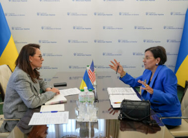 Penny Pritzker, the US Special Representative for Ukraine's Economic Recovery (right) and Yulia Svyrydenko, First Deputy Prime Minister of Ukraine (left).