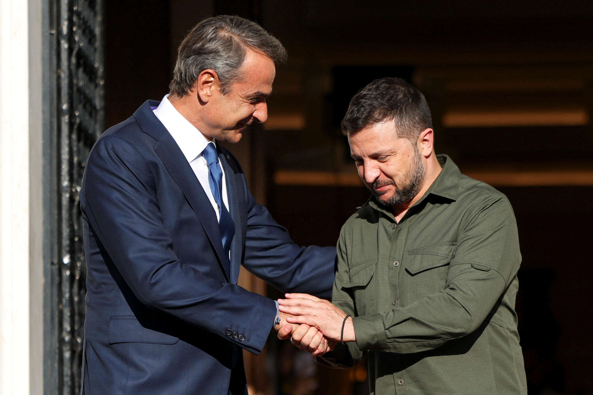 Greek Prime Minister Kyriakos Mitsotakis and Ukrainian President Volodymyr Zelenskyy