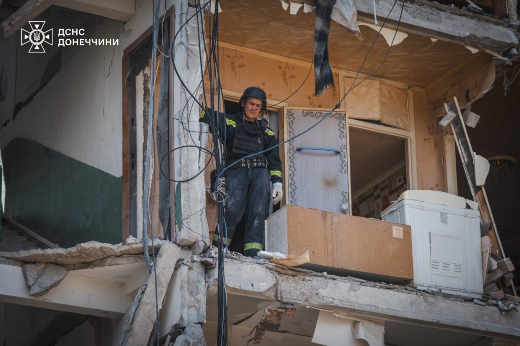 Russian strike on residential building in Myrnohrad, Donetsk Oblast, kills 3