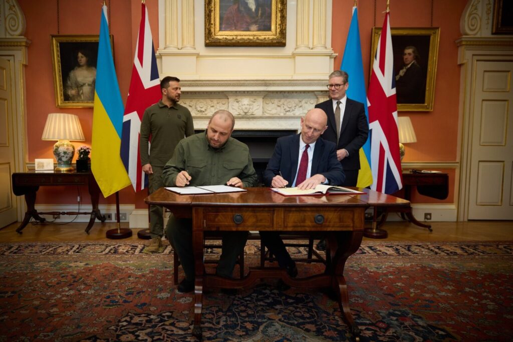 UK, Ukraine sign £ 2 billion military aid agreement