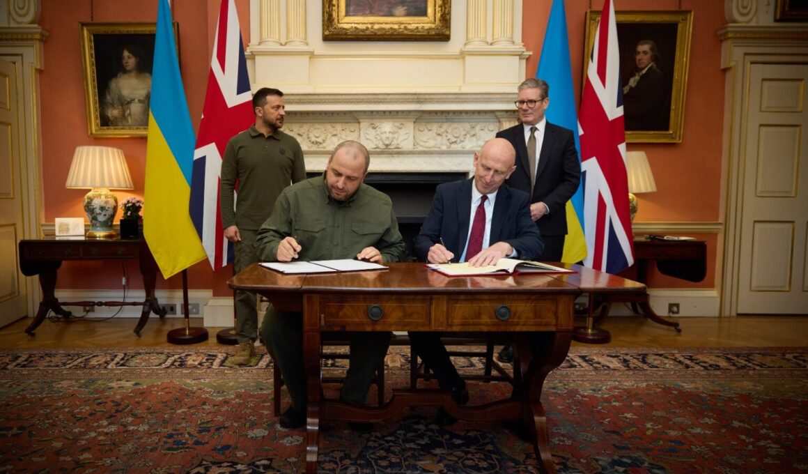 Minister of Defense, Rustem Umerov and UK Minister of Defense John Healey on 18 July, 2024. Source: Ukrainian Defense Minister