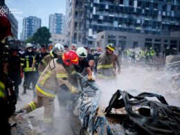 okhmatdyt hospital rescue ends russian attack killed two injured 32 ukraine's emergency service workers during search operation after strike okmatdyt children's kyiv 8 july 2024 dsns