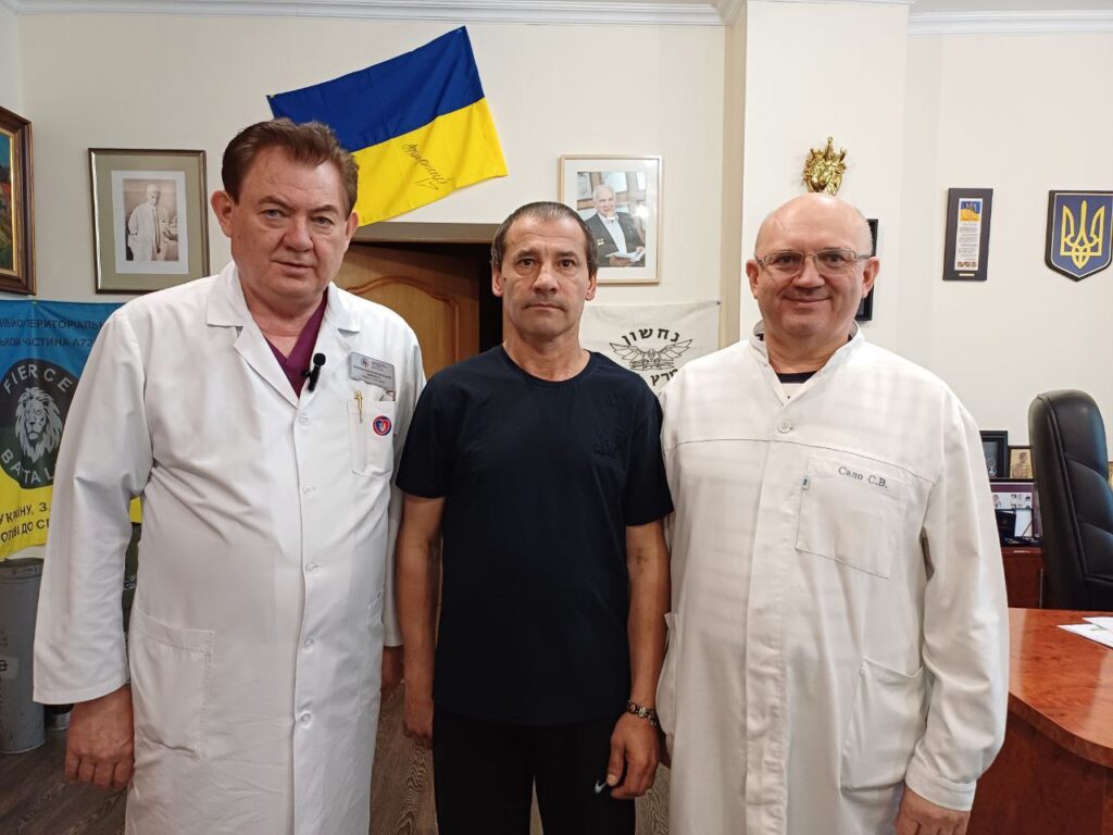 Ukrainian surgeons perform a unique heart operation on wounded soldier 