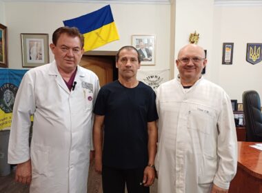 Ukrainian surgeons perform a unique operation on heart of wounded soldier