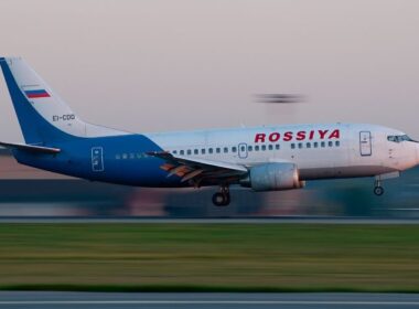 russian-Boeing_737-