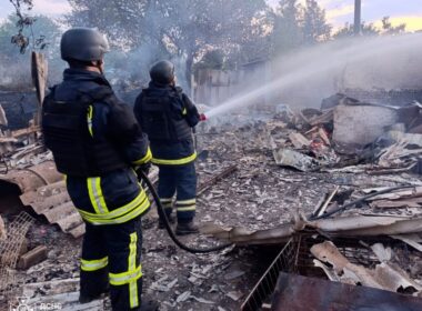 Ukrainian rescuers after the Russian shelling in Kherson Oblast.