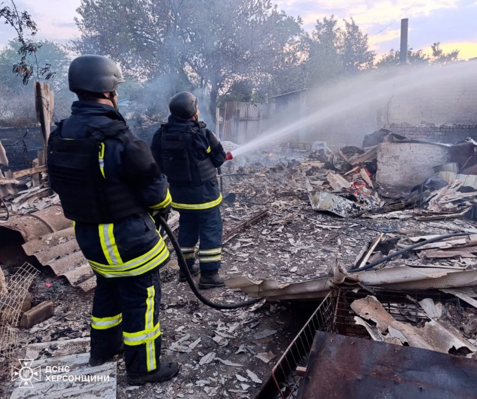 Ukrainian rescuers after the Russian shelling in Kherson Oblast.